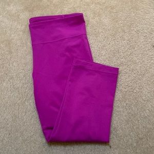 Under Armour cropped mid rise leggings, no tags but fits like a medium